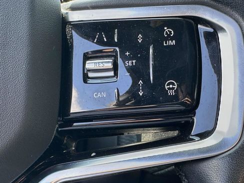 Used 2023 Land Rover Range Rover Velar R-Dynamic S image 32