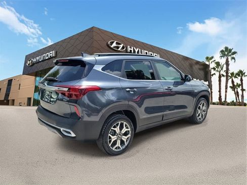 Used 2021 Kia Seltos EX image 3