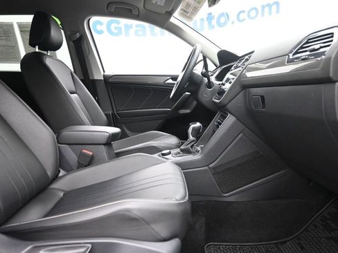 Used 2022 Volkswagen Tiguan SE AWD/4WD image 9