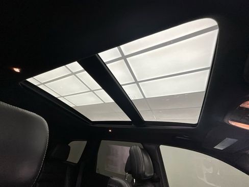 Used 2016 Jeep Grand Cherokee SRT image 7