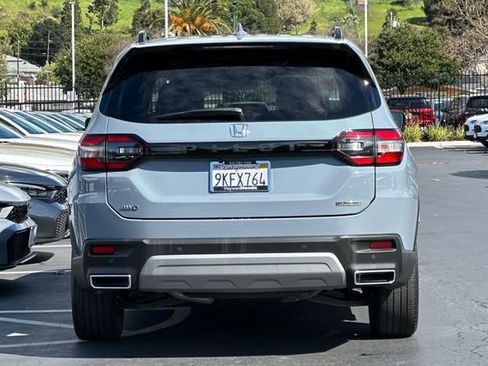 Certified 2024 Honda Pilot Touring image 4