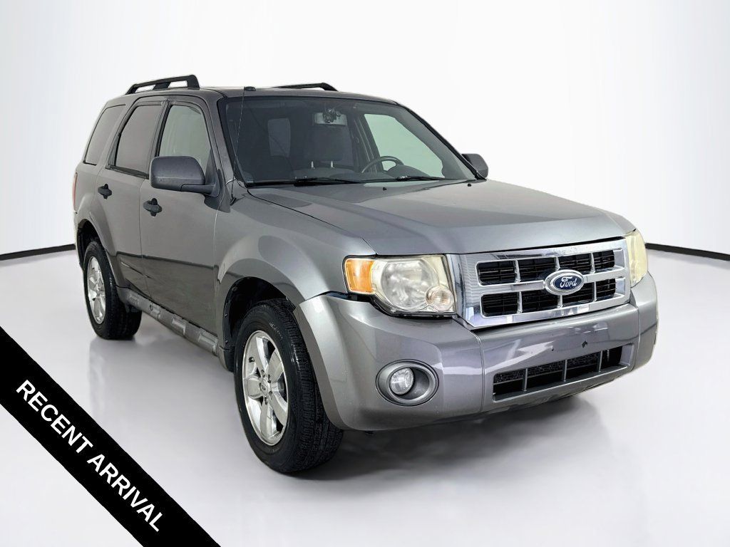 Used 2011 Ford Escape XLT w/ 201A Rapid Spec Order Code FWD image 1