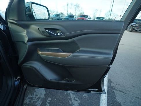 Used 2023 GMC Acadia SLE w/ Driver Convenience Package image 20