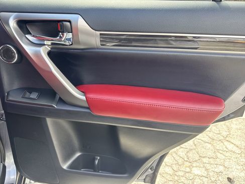 Used 2023 Lexus GX 460 Premium w/ Accessory Package image 16