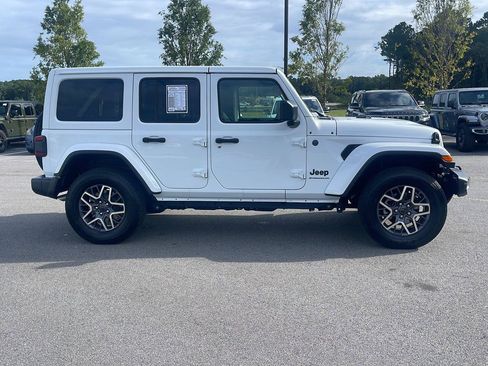 Used 2025 Jeep Wrangler Unlimited Sahara AWD/4WD image 8