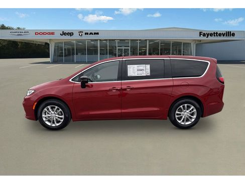 New 2026 Chrysler Pacifica Select image 6