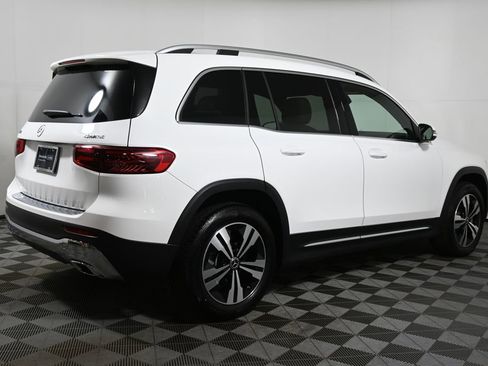Used 2025 Mercedes-Benz GLB 250 4MATIC image 7