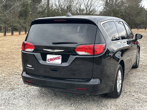 Used 2024 Chrysler Voyager LX image 5