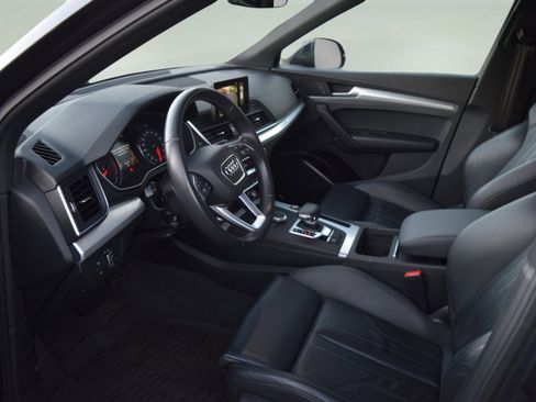 Used 2020 Audi Q5 2.0T Premium w/ Titanium Sport Package image 8