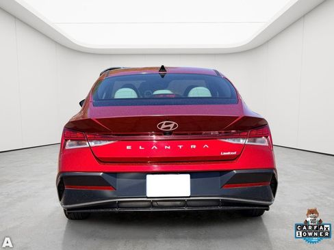 Used 2025 Hyundai Elantra Limited FWD image 5