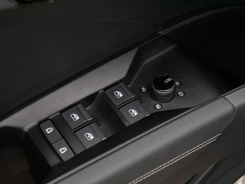 Used 2023 Audi Q4 e-tron Prestige AWD/4WD image 19