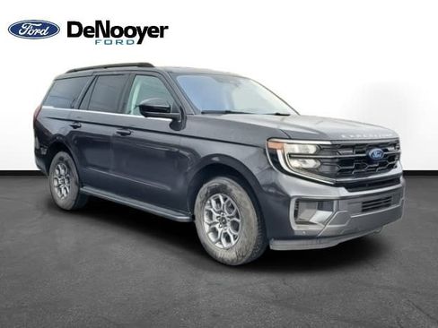 New 2025 Ford Expedition Active image 3