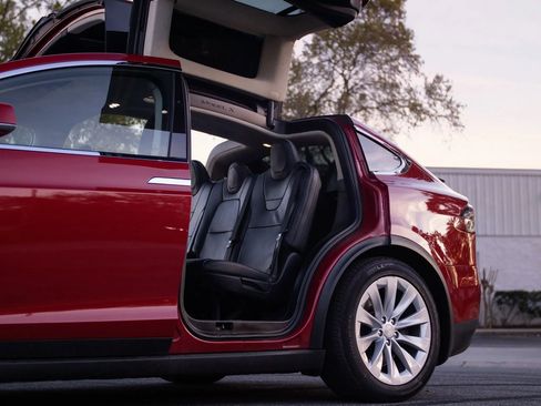 Used 2017 Tesla Model X 75D image 28