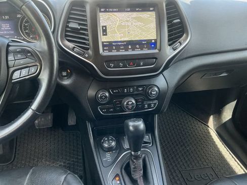 Used 2019 Jeep Cherokee Trailhawk AWD/4WD image 11