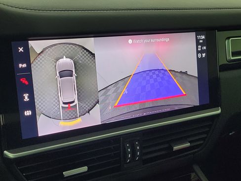 Used 2022 Porsche Cayenne Turbo S image 19