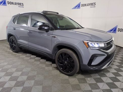 Used 2024 Volkswagen Taos SE w/ Panoramic Sunroof Package AWD/4WD image 10