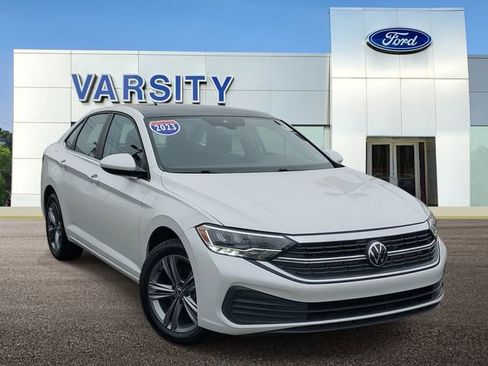 Used 2023 Volkswagen Jetta SE image 1
