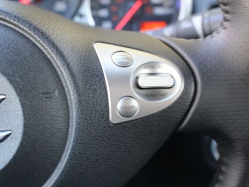 Used 2010 Nissan 370Z Coupe image 18