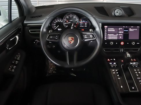Certified 2023 Porsche Macan AWD/4WD image 13