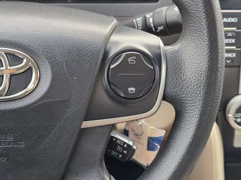 Used 2012 Toyota Camry LE image 27