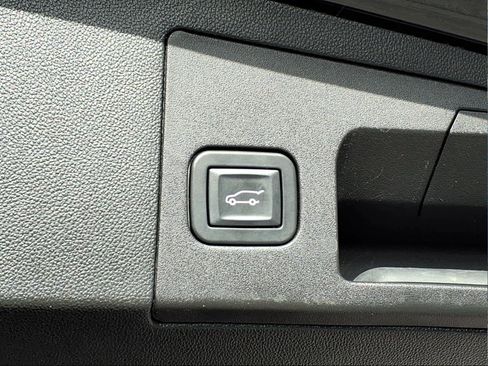 Used 2017 Cadillac XT5 FWD image 6