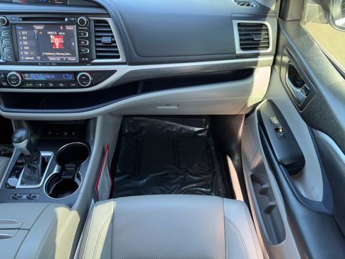 Certified 2018 Toyota Highlander Limited image 19