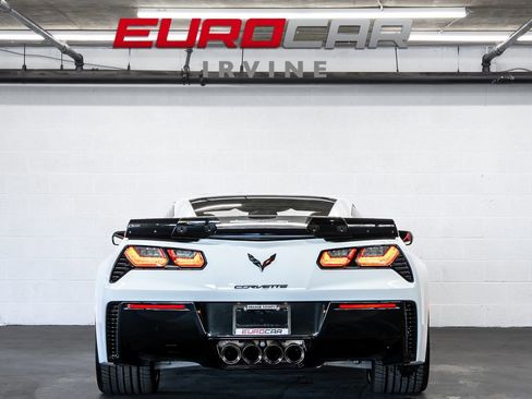 Used 2015 Chevrolet Corvette Z06 w/ 3LZ Preferred Equipment Group RWD image 5