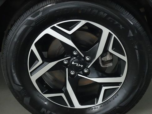 Used 2025 Kia Sportage LX image 41