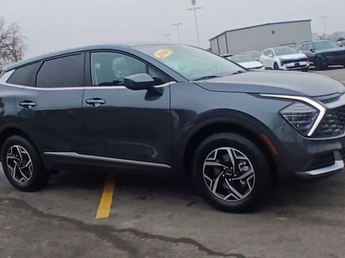 Certified 2025 Kia Sportage LX image 4