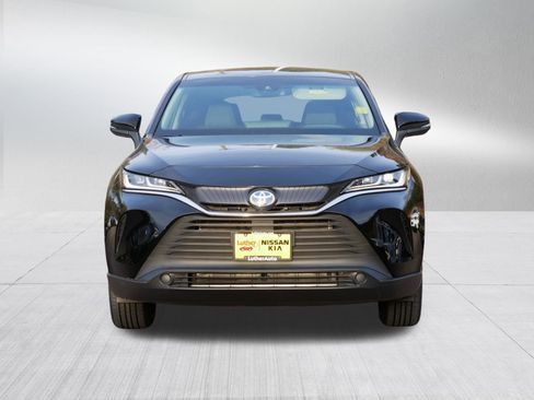Used 2023 Toyota Venza LE image 2