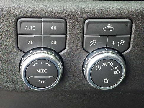 New 2026 GMC Sierra 1500 SLE image 20