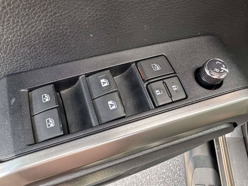 Used 2017 Toyota Tacoma Limited w/ Tow Package AWD/4WD image 9