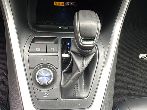 Used 2025 Toyota RAV4 XSE image 21