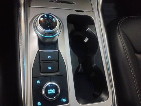 Used 2024 Ford Explorer XLT w/ Equipment Group 202A image 12