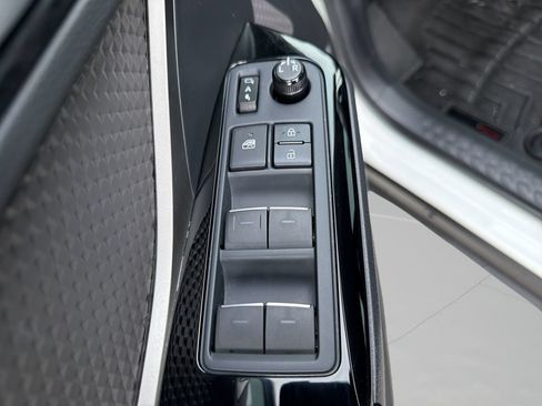 Used 2021 Toyota C-HR Limited FWD image 17