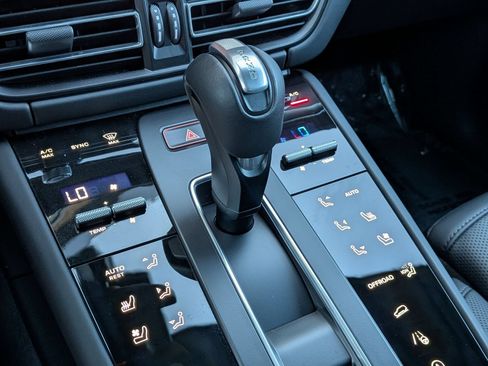 Certified 2026 Porsche Macan Turbo AWD/4WD image 22