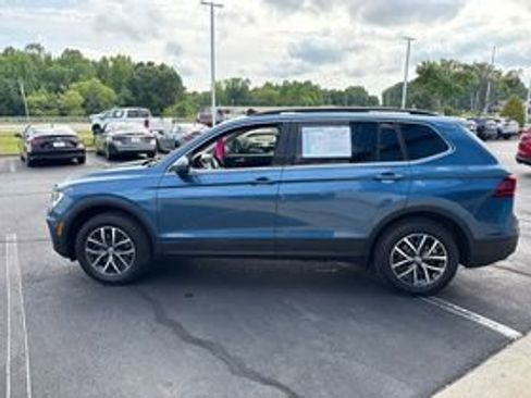 Used 2019 Volkswagen Tiguan SE w/ Panoramic Sunroof Package AWD/4WD image 6