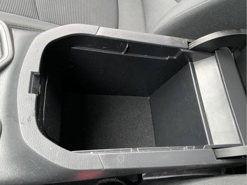 Used 2019 Toyota RAV4 LE AWD/4WD image 31