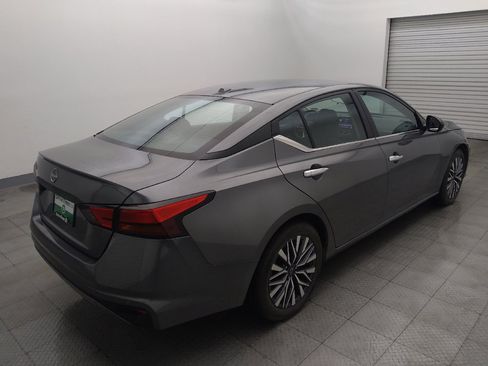 Used 2025 Nissan Altima 2.5 SV FWD image 9