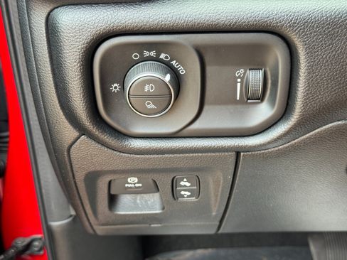 Used 2020 RAM 1500 Big Horn AWD/4WD image 16