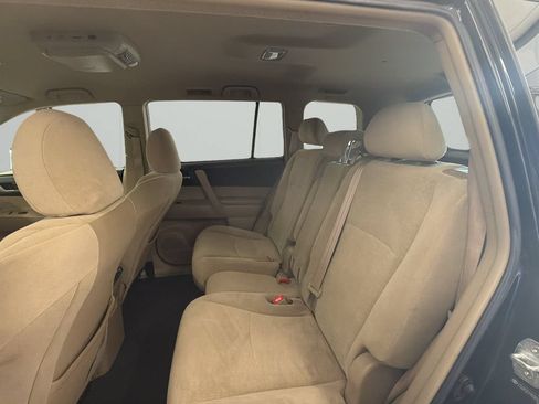 Used 2012 Toyota Highlander FWD w/ Tech Pkg image 18