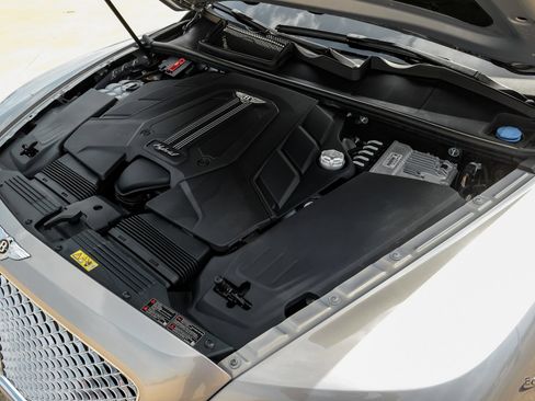 Used 2020 Bentley Bentayga Plug-In Hybrid AWD/4WD image 94
