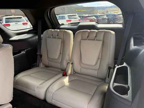 Used 2013 Ford Explorer XLT image 41