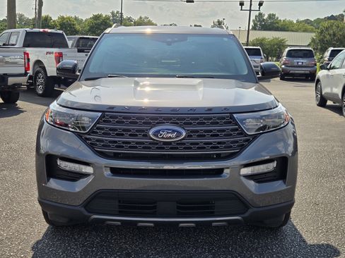 Certified 2024 Ford Explorer XLT w/ Equipment Group 202A RWD image 3