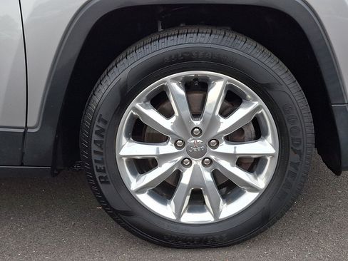 Used 2017 Jeep Cherokee Limited AWD/4WD image 9