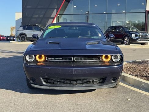 Used 2016 Dodge Challenger SXT w/ Driver Convenience Group image 6