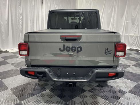 Used 2023 Jeep Gladiator Willys image 3