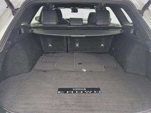 Certified 2025 Toyota Crown Signia XLE image 24