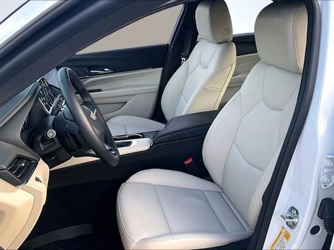 Used 2025 Cadillac CT4 Luxury image 21