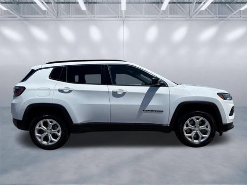 Used 2024 Jeep Compass Latitude AWD/4WD image 3